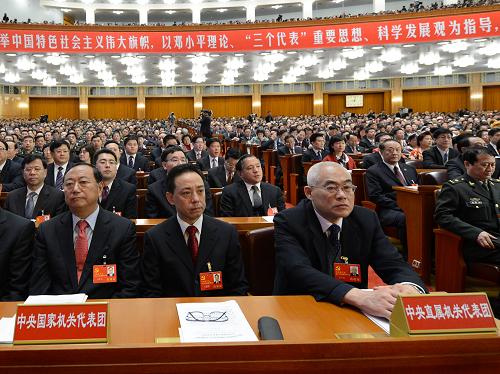 38個(gè)代表團(tuán)出席黨的十八大 11月8日,中國(guó)共產(chǎn)黨第十八次全國(guó)代表大會(huì)在北京人民大會(huì)堂隆重開(kāi)幕。 這是中央直屬機(jī)關(guān)代表團(tuán)、中央國(guó)家機(jī)關(guān)代表團(tuán)在大會(huì)上。 新華社記者 馬占成 攝