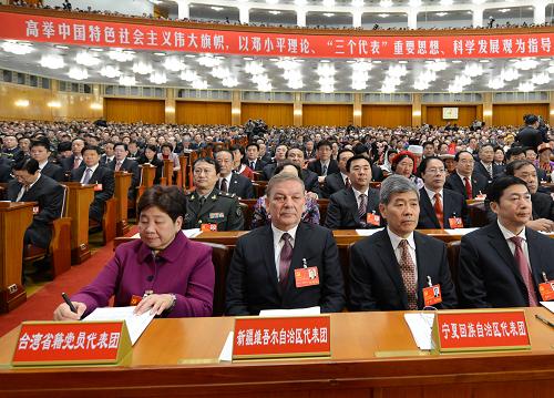 38個(gè)代表團(tuán)出席黨的十八大 11月8日,中國(guó)共產(chǎn)黨第十八次全國(guó)代表大會(huì)在北京人民大會(huì)堂隆重開(kāi)幕。 這是寧夏回族自治區(qū)代表團(tuán)、新疆維吾爾自治區(qū)代表團(tuán)、臺(tái)灣省籍黨員代表團(tuán)在大會(huì)上。 新華社記者 馬占成 攝