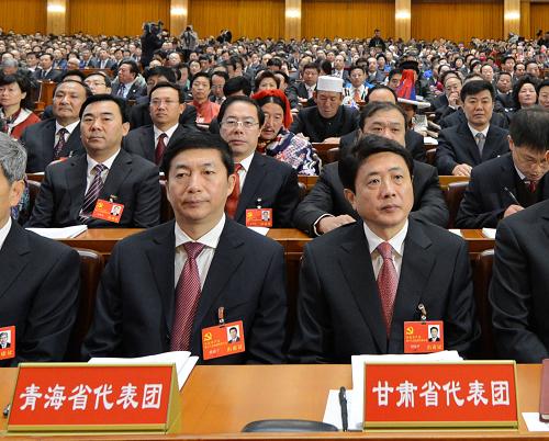 38個(gè)代表團(tuán)出席黨的十八大 11月8日,中國(guó)共產(chǎn)黨第十八次全國(guó)代表大會(huì)在北京人民大會(huì)堂隆重開(kāi)幕。 這是甘肅省代表團(tuán)、青海省代表團(tuán)在大會(huì)上。 新華社記者 馬占成 攝
