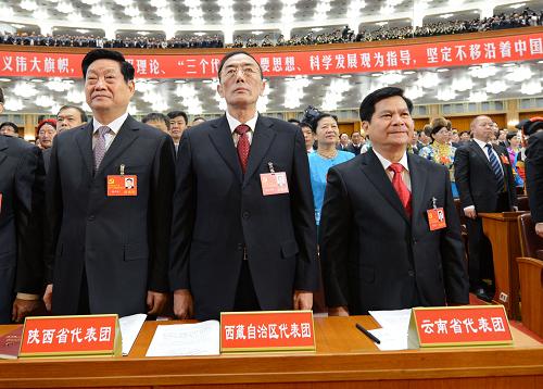 38個(gè)代表團(tuán)出席黨的十八大 11月8日,中國(guó)共產(chǎn)黨第十八次全國(guó)代表大會(huì)在北京人民大會(huì)堂隆重開(kāi)幕。 這是云南省代表團(tuán)、西藏自治區(qū)代表團(tuán)、陜西省代表團(tuán)在大會(huì)上。 新華社記者 馬占成 攝