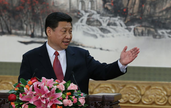 11月15日,剛剛在中共十八屆一中全會上當(dāng)選的中共中央總書記習(xí)近平和中央政治局常委李克強、張德江、俞正聲、劉云山、王岐山、張高麗在北京人民大會堂同采訪十八大的中外記者親切見面。這是習(xí)近平總書記發(fā)表講話。新華社記者 鞠鵬 攝