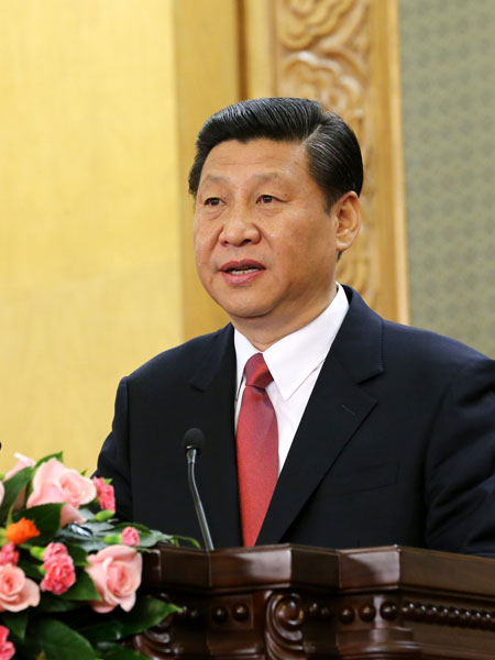 11月15日,剛剛在中共十八屆一中全會上當(dāng)選的中共中央總書記習(xí)近平和中央政治局常委李克強、張德江、俞正聲、劉云山、王岐山、張高麗在北京人民大會堂同采訪十八大的中外記者親切見面。這是習(xí)近平總書記發(fā)表講話。新華社記者 丁林 攝