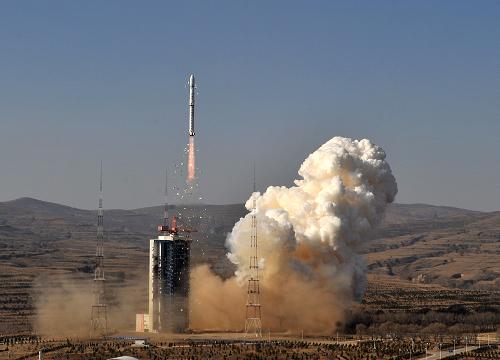 11月20日,載有遙感衛(wèi)星十九號的長征四號丙運(yùn)載火箭點(diǎn)火發(fā)射。當(dāng)日11時(shí)31分,我國在太原衛(wèi)星發(fā)射中心用長征四號丙運(yùn)載火箭,成功將遙感衛(wèi)星十九號發(fā)射升空,衛(wèi)星順利進(jìn)入預(yù)定軌道。遙感衛(wèi)星十九號主要用于科學(xué)試驗(yàn)、國土資源普查、農(nóng)作物估產(chǎn)及防災(zāi)減災(zāi)等領(lǐng)域。這是長征系列運(yùn)載火箭的第184次發(fā)射。新華社記者 燕雁 攝