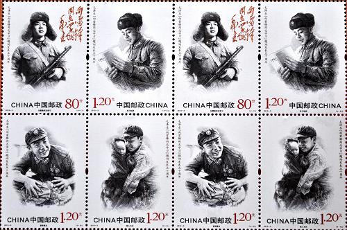 這是3月4日在河北省邯鄲市郵政局拍攝的即將發(fā)行的《毛澤東“向雷鋒同志學(xué)習(xí)”題詞發(fā)表五十周年》紀(jì)念郵票。新華社發(fā)(郝群英 攝)