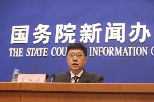 12月16日,國(guó)防科工局新聞發(fā)言人吳志堅(jiān)在介紹探月工程嫦娥三號(hào)任務(wù)有關(guān)情況。新華社記者 邢廣利 攝