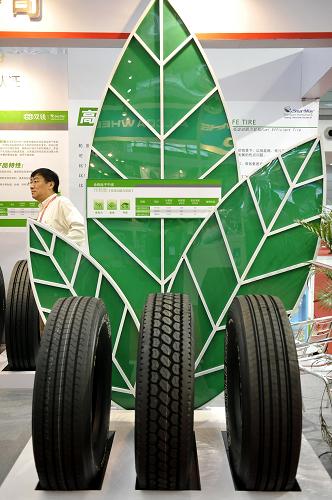 “物博會”上展示的節(jié)油輪胎(10月12日攝)。新華社記者 梁旭 攝