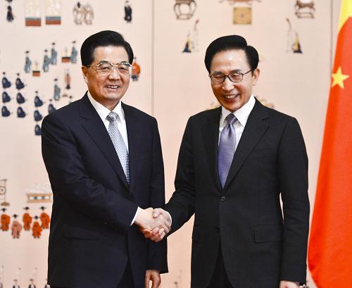 3月26日,國(guó)家主席胡錦濤在首爾會(huì)見(jiàn)韓國(guó)總統(tǒng)李明博。新華社記者 李學(xué)仁 攝