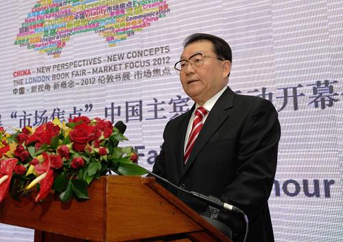 4月15日晚,中共中央政治局常委李長(zhǎng)春在倫敦出席倫敦國(guó)際書展“市場(chǎng)焦點(diǎn)”中國(guó)主賓國(guó)開幕式并致辭。 新華社記者馬占成攝