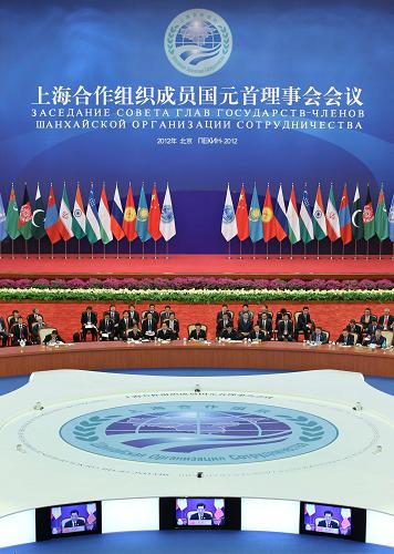 6月7日,上海合作組織成員國元首理事會第十二次會議大范圍會談在北京人民大會堂舉行,國家主席胡錦濤作為主席國元首主持會議并發(fā)表重要講話。新華社記者 龐興雷 攝
