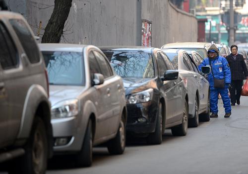 南昌市東湖區(qū)蛤蟆街一處泊車(chē)位(1月10日攝)。新華社記者 周科 攝