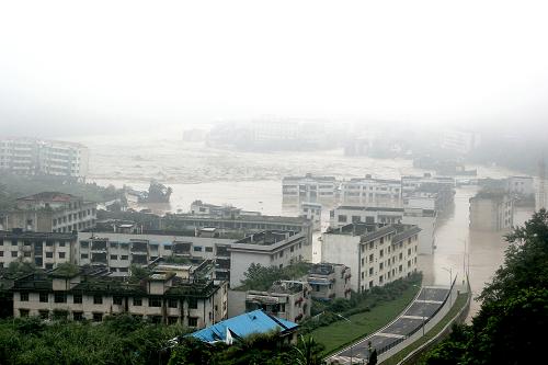 7月9日,四川綿陽北川老縣城因暴雨被淹。新華社發(fā)(王關倫 攝)