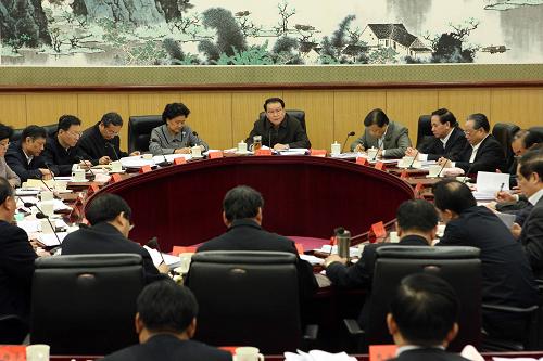 1月12日,中央精神文明建設(shè)指導(dǎo)委員會召開全體會議,研究部署精神文明建設(shè)工作,中共中央政治局常委、中央精神文明建設(shè)指導(dǎo)委員會主任李長春主持會議并講話。新華社記者 劉衛(wèi)兵 攝