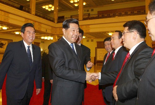 6月2日,全國臺灣同胞投資企業(yè)聯(lián)誼會第二次會員代表大會在北京舉行。中共中央政治局常委、全國政協(xié)主席賈慶林會見與會全體代表,并發(fā)表講話。新華社記者 劉衛(wèi)兵 攝