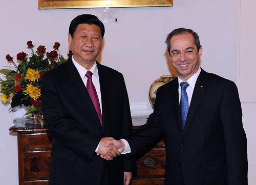 2月22日,正在馬耳他訪問的中國國家副主席習近平在瓦萊塔同馬耳他總理貢齊舉行會談。 新華社記者 黃敬文 攝