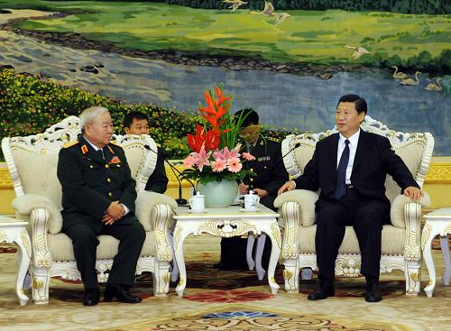 10月26日,中共中央政治局常委、國家副主席習(xí)近平在北京人民大會堂會見來訪的越南共產(chǎn)黨中央書記處書記、中央軍事黨委委員、總政主任黎文勇大將。 新華社記者 李濤 攝