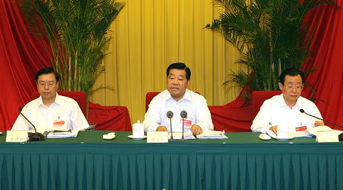 8月17日,全國政協(xié)在政協(xié)禮堂召開“著力擴大內(nèi)需,促進(jìn)發(fā)展方式轉(zhuǎn)變”專題協(xié)商會。中共中央政治局常委、全國政協(xié)主席賈慶林出席并講話。 新華社記者 姚大偉