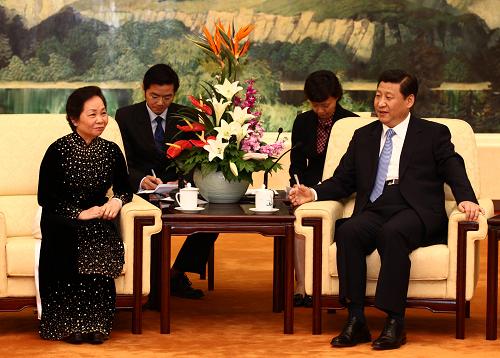 5月20日,中共中央政治局常委、國家副主席習(xí)近平在北京人民大會(huì)堂會(huì)見越南國家副主席阮氏緣。新華社記者 龐興雷 攝