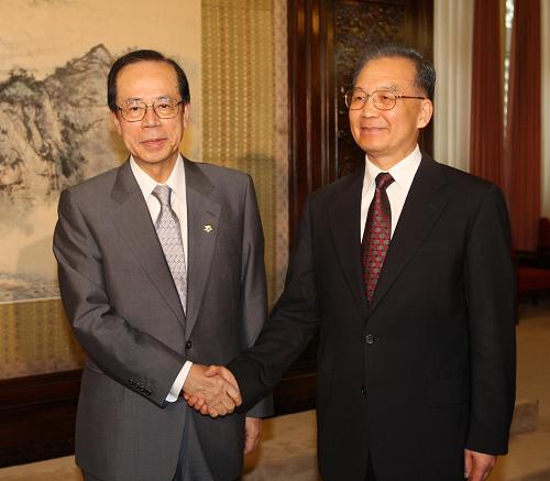 8月8日,中國國務(wù)院總理溫家寶在北京會見前來出席北京奧運會開幕式的日本首相福田康夫。 新華社記者劉衛(wèi)兵攝