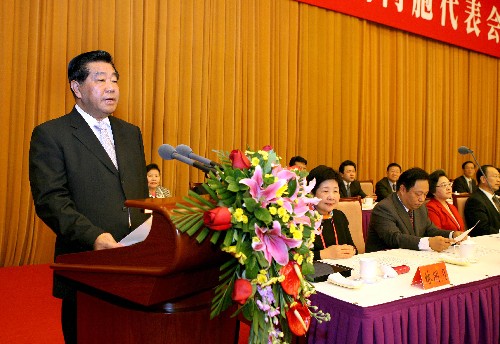 12月5日,第八次全國臺灣同胞代表會議在北京開幕。中共中央政治局常委、全國政協(xié)主席賈慶林出席會議并講話。 新華社記者 馬占成 攝