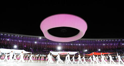 10月16日晚,第十一屆全國(guó)運(yùn)動(dòng)會(huì)開(kāi)幕式在濟(jì)南舉行。這是開(kāi)幕式現(xiàn)場(chǎng)。 新華社記者 李尕 攝