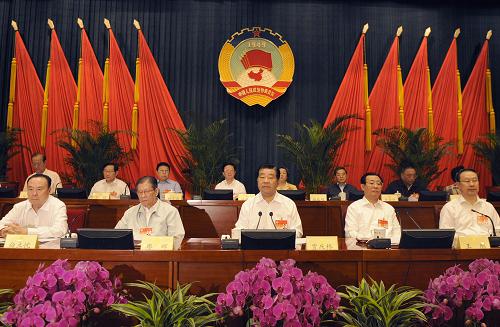 6月19日,政協(xié)第十一屆全國委員會常務(wù)委員會第六次會議圓滿完成各項議程后在北京閉幕。中共中央政治局常委、全國政協(xié)主席賈慶林出席閉幕會并講話。 新華社記者張鐸攝
