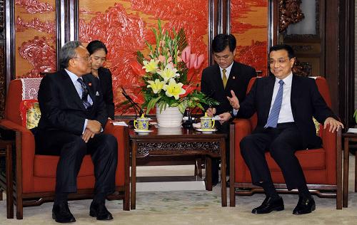 7月19日,中共中央政治局常委、國務(wù)院副總理李克強(qiáng)在北京中南海紫光閣會(huì)見泰國政府第一副總理素貼·特素班。新華社記者 李濤 攝