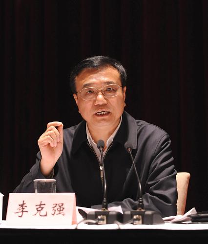 12月28日,中共中央政治局常委、國務(wù)院副總理李克強出席在山西省大同市召開的全國城市和國有工礦棚戶區(qū)改造會議并講話。新華社記者黃敬文攝