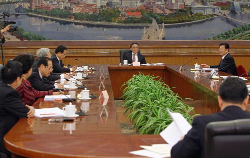 吳邦國主持召開十一屆全國人大常委會第八十次委員長會議 4月11日,全國人大常委會委員長吳邦國在北京人民大會堂主持召開十一屆全國人大常委會第八十次委員長會議。 新華社記者樊如鈞攝