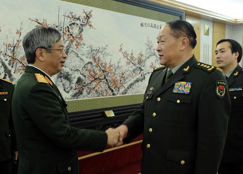 3月1日,中國(guó)國(guó)務(wù)委員兼國(guó)防部長(zhǎng)梁光烈在北京八一大樓會(huì)見越南國(guó)防部副部長(zhǎng)阮志詠。 新華社記者 李學(xué)仁 攝