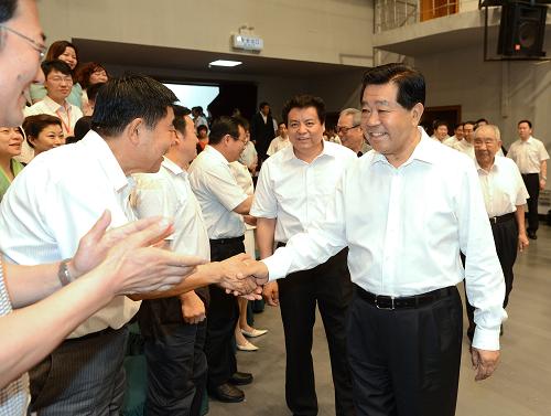 6月5日,中共中央政治局常委、全國政協(xié)主席賈慶林在北京會見出席中國綠化基金會2011綠色公益盛典活動代表并講話。新華社記者 劉建生 攝