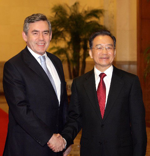 1月18日,國務(wù)院總理溫家寶在北京舉行儀式歡迎英國首相布朗訪華。 新華社記者 姚大偉 攝