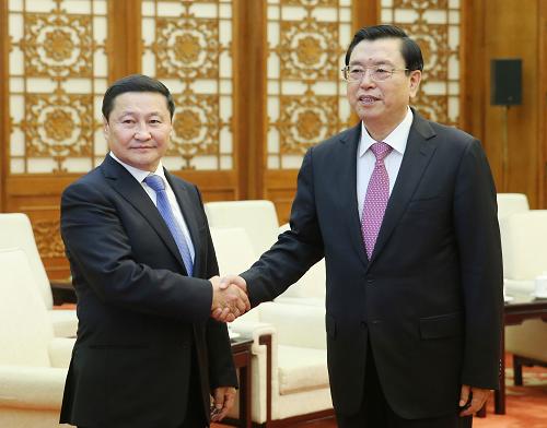 10月25日,全國(guó)人大常委會(huì)委員長(zhǎng)張德江在北京人民大會(huì)堂會(huì)見蒙古國(guó)總理阿勒坦呼亞格。新華社記者姚大偉攝