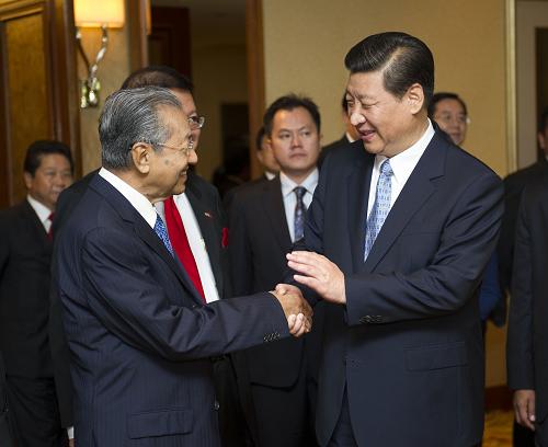 10月5日,國家主席習(xí)近平在吉隆坡會(huì)見馬來西亞前總理馬哈蒂爾。新華社記者 謝環(huán)馳 攝