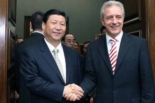 10月10日,正在德國進(jìn)行正式訪問的國家副主席習(xí)近平在薩克森州首府德累斯頓會(huì)見州長提里希。新華社記者 羅歡歡攝