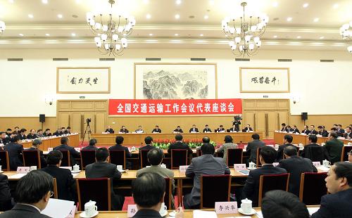 12月28日,中共中央政治局委員、國務院副總理張德江在北京出席全國交通運輸工作會議代表座談會并講話。 新華社記者丁林攝