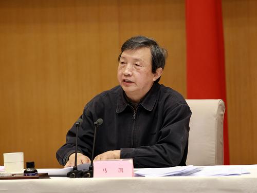 4月18日,全國(guó)糾風(fēng)工作電視電話會(huì)議在北京召開,國(guó)務(wù)委員兼國(guó)務(wù)院秘書長(zhǎng)馬凱出席會(huì)議并講話。 新華社記者龐興雷攝