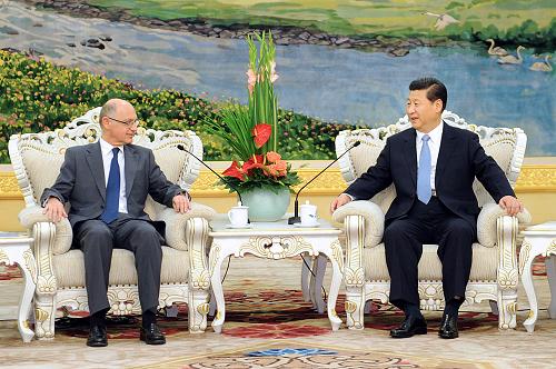 習(xí)近平會見阿根廷外長齊默爾曼 9月9日,國家副主席習(xí)近平在北京人民大會堂會見來訪的阿根廷外長黑克托爾·齊默爾曼。 新華社記者 李濤 攝