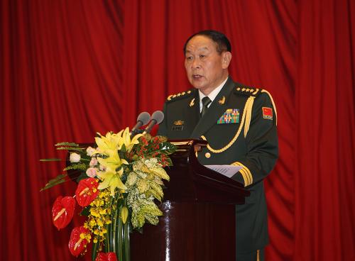 中央軍委委員、國(guó)務(wù)委員兼國(guó)防部長(zhǎng)梁光烈上將致祝酒辭。新華社記者 王建民 攝