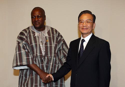 11月8日,中國國務院總理溫家寶在埃及沙姆沙伊赫會見加納副總統(tǒng)馬哈馬。