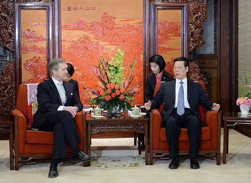 3月25日,中共中央政治局常委、國務院副總理張高麗在北京中南海紫光閣會見美國前國防部長、科恩集團總裁兼首席執(zhí)行官威廉·科恩。 新華社記者 李濤 攝