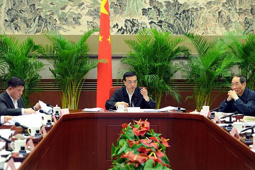 1月18日,中共中央政治局常委、國(guó)務(wù)院副總理、國(guó)務(wù)院深化醫(yī)藥衛(wèi)生體制改革領(lǐng)導(dǎo)小組組長(zhǎng)李克強(qiáng)主持召開(kāi)國(guó)務(wù)院深化醫(yī)藥衛(wèi)生體制改革領(lǐng)導(dǎo)小組第八次全體會(huì)議并講話。新華社記者 張鐸 攝