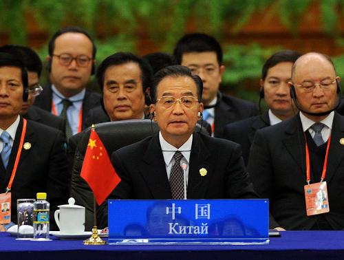 10月14日,上海合作組織成員國總理第八次會(huì)議在北京人民大會(huì)堂舉行。這是中國國務(wù)院總理溫家寶在發(fā)言。 新華社記者李濤攝