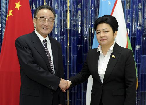 9月22日,全國人大常委會委員長吳邦國在塔什干與烏茲別克斯坦最高會議立法院主席塔什穆哈梅多娃舉行會談。新華社記者 謝環(huán)馳 攝