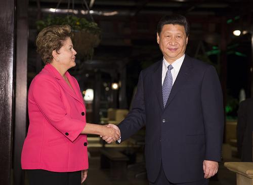 3月27日,國家主席習(xí)近平在南非德班會(huì)見巴西總統(tǒng)羅塞夫。新華社記者 蘭紅光 攝