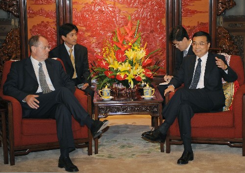 9月1日,中共中央政治局常委、國(guó)務(wù)院副總理李克強(qiáng)在北京中南海紫光閣會(huì)見德國(guó)財(cái)長(zhǎng)佩爾·施泰因布呂克。新華社記者 劉建生 攝