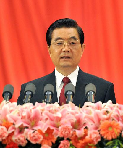12月20日,中共中央、國(guó)務(wù)院、中央軍委在北京人民大會(huì)堂舉行大會(huì),隆重慶祝我國(guó)探月工程嫦娥二號(hào)任務(wù)圓滿成功。中共中央總書記、國(guó)家主席、中央軍委主席胡錦濤發(fā)表重要講話。新華社發(fā)