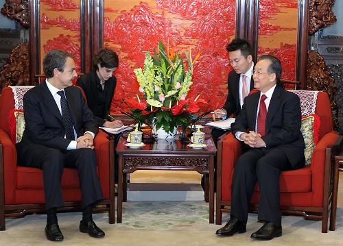 4月12日,中國國務院總理溫家寶在北京會見西班牙首相薩帕特羅。 新華社記者丁林攝