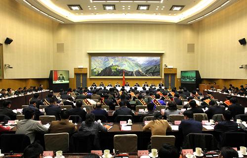 3月1日,國(guó)務(wù)院召開全國(guó)森林草原防火工作電視電話會(huì)議。中共中央政治局委員、國(guó)務(wù)院副總理回良玉出席會(huì)議并講話。 新華社記者 丁林 攝