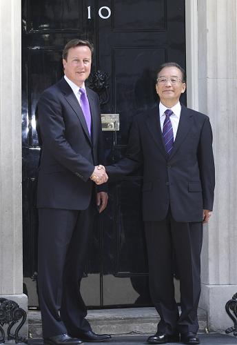 6月27日,中國國務(wù)院總理溫家寶在倫敦與英國首相卡梅倫舉行會談。新華社記者 姚大偉 攝