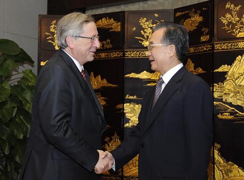11月29日,中國國務院總理溫家寶在南京會見歐元集團主席、盧森堡首相容克。新華社記者 饒愛民 攝